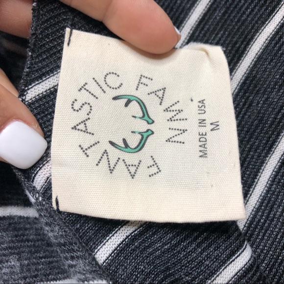 Fantastic fawn open back shirt - Picture 4 of 5